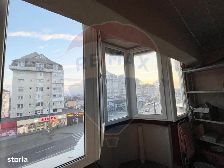 Apartament cu 3 camere, mobilat în Central