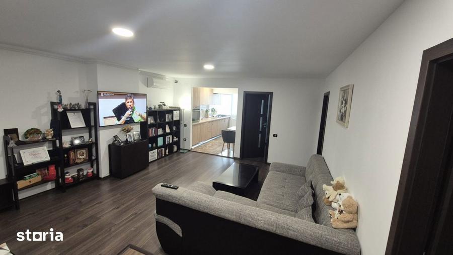 Apartament cu 3 camere semidecomandat, mobilat în Dămăroaia