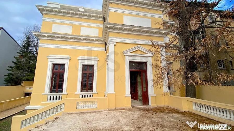 Casă cu 7 camere cu Teren 1020 Mp în Romană