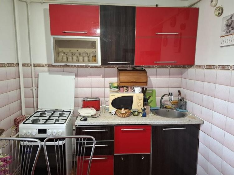 Apartament cu 2 camere decomandat în Broșteni