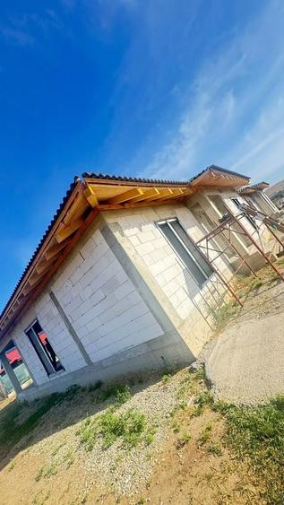 Casă individuală cu 5 camere cu Canalizare în Micești