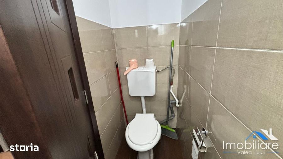 Casă cu 5 camere decomandat cu Teren 100 Mp în Petros