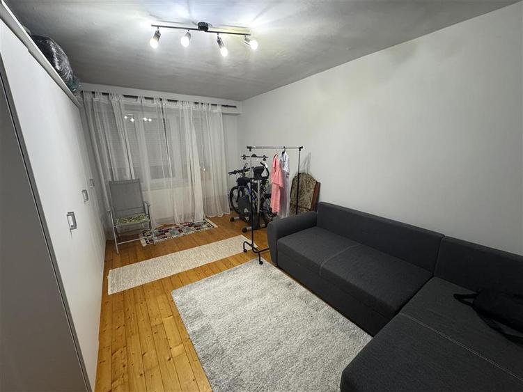 Apartament cu 3 camere decomandat în Nufărul