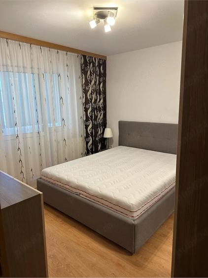 Apartament cu 3 camere decomandat în Girocului