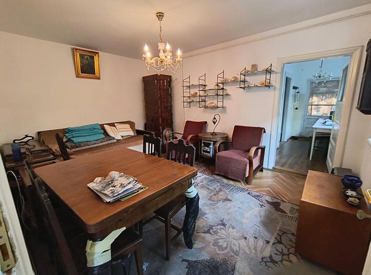 Casă individuală cu 2 camere cu Teren 246.36000061035 Mp în 1 Mai