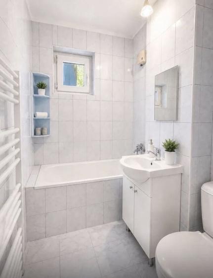 Apartament cu 3 camere decomandat, mobilat în Lacul Tei