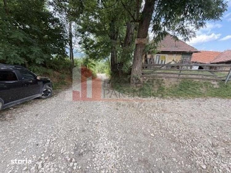 Teren intravilan 3.000 mp cu casa traditionala Bran, sat Poarta - 9
