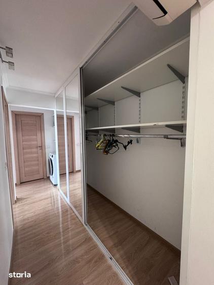 Apartament cu 3 camere decomandat, mobilat în Rovine