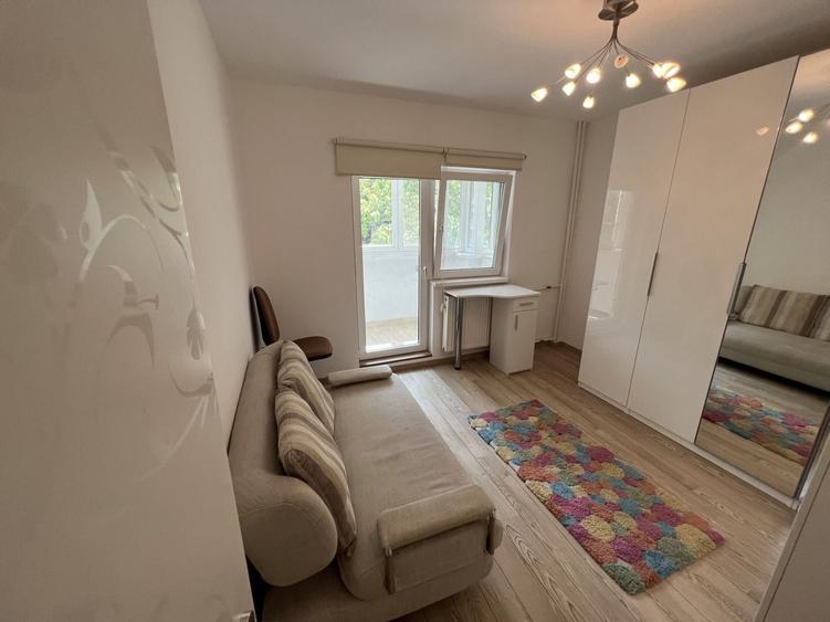 Apartament cu 4 camere decomandat, mobilat în Balta Albă