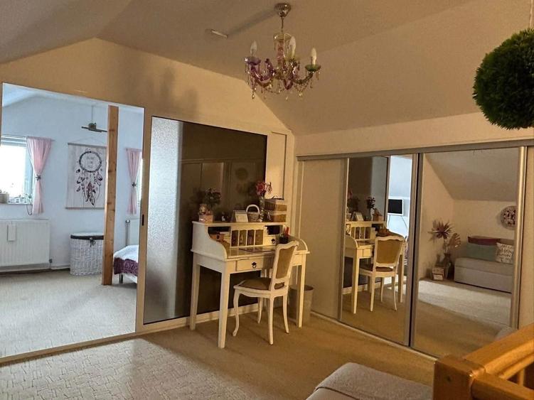 Apartament cu 4 camere decomandat în Exterior Vest