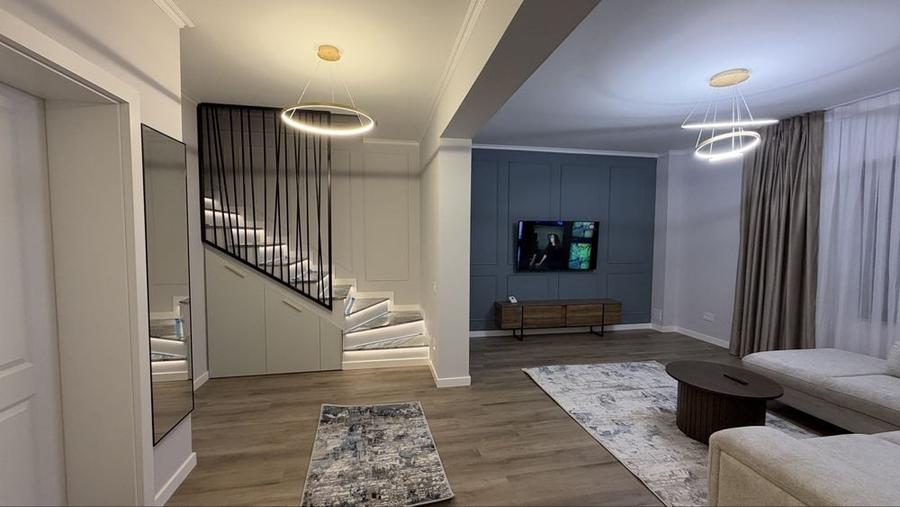 Casă cu 3 camere cu Teren 300 Mp în Central