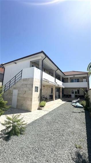 Hotel/Pensiune, de 200 mp, în Exterior Nord
