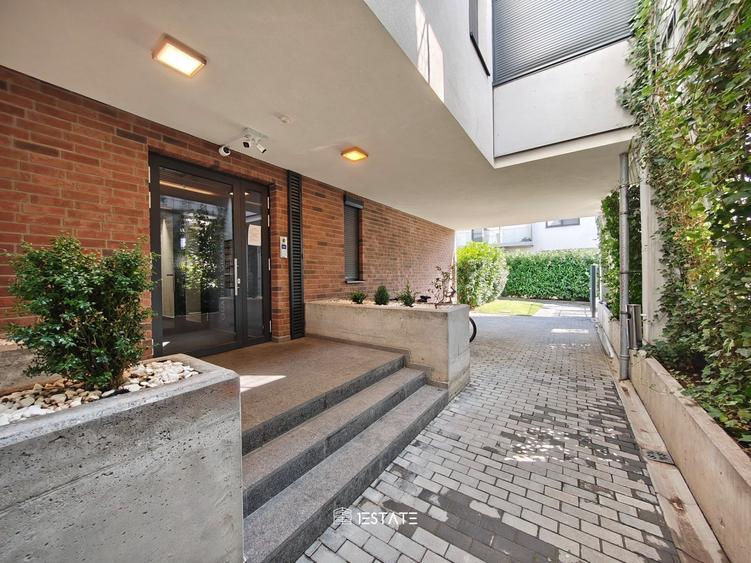 Apartament cu 3 camere decomandat, mobilat în Parcul Carol