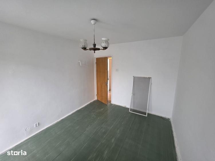 Apartament cu 3 camere semidecomandat în 1 Decembrie 1918