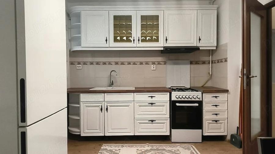 Apartament cu 4 camere decomandat în Central