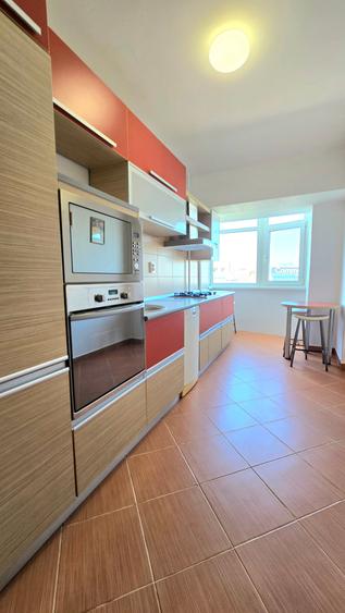 Apartament cu 3 camere semidecomandat în P-ța Unirii