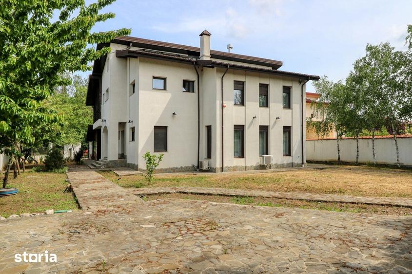 Casă cu 7 camere cu Canalizare în Brănești