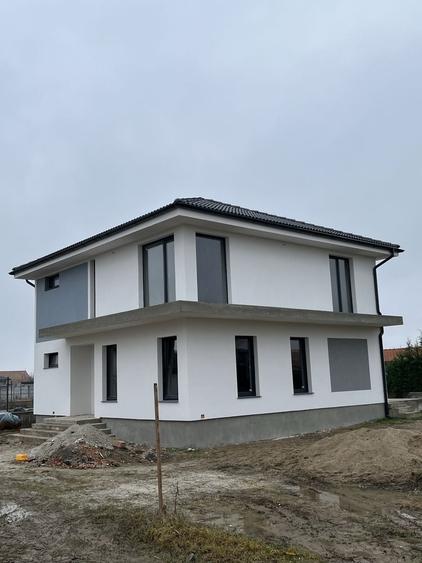 Casă cu 4 camere în Nord