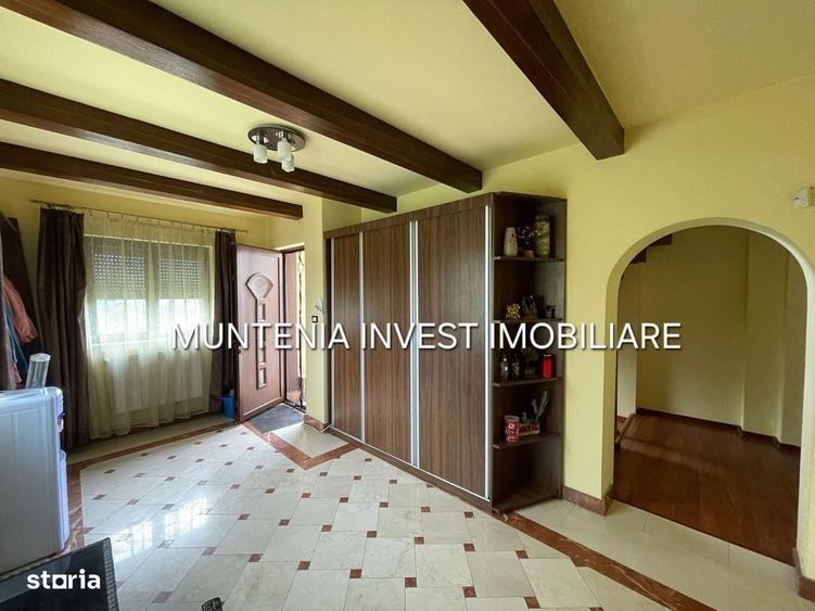 Casă cu 4 camere în Ștefănești