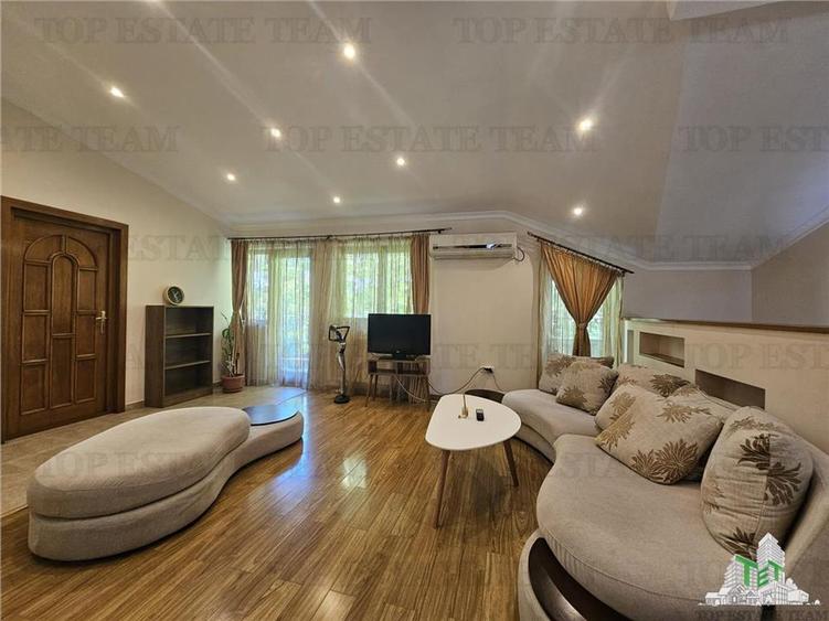 Apartament cu 4 camere decomandat, mobilat în Trocadero