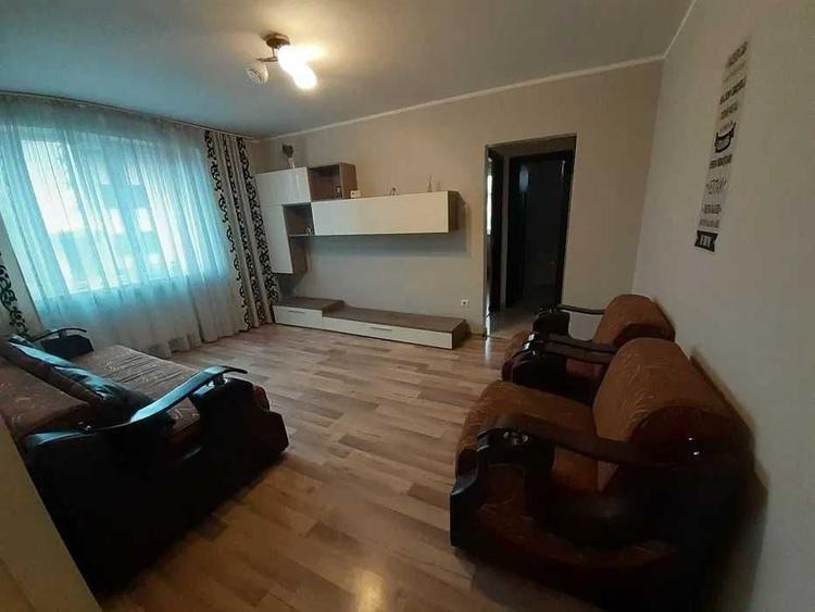 Apartament cu 3 camere semidecomandat în Ipotești