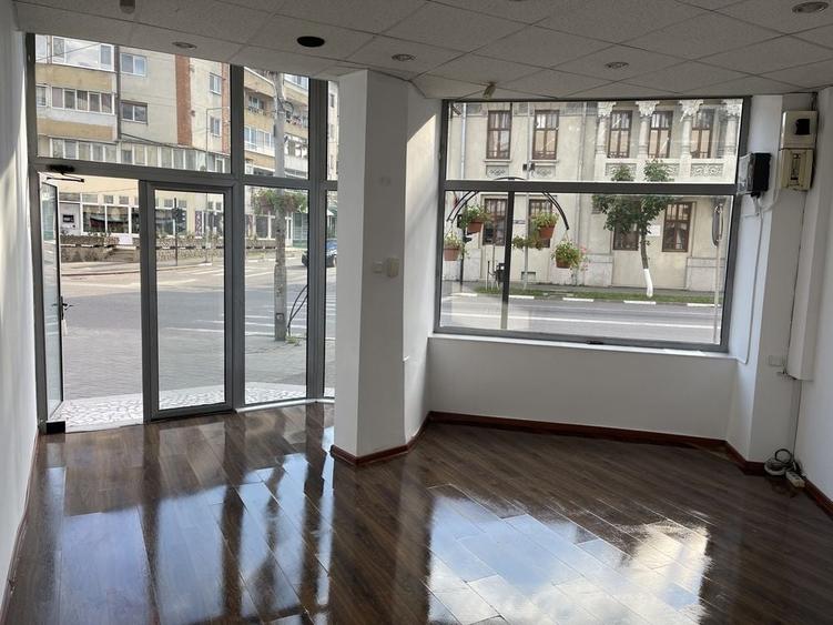 Spațiu comercial, de 30 mp, în Ultracentral