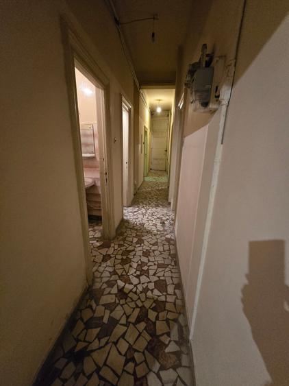 Apartament cu 4 camere semidecomandat în Armeneasca