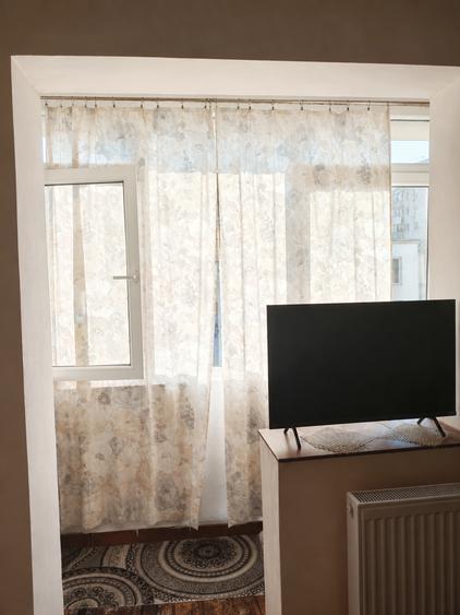 Apartament cu 3 camere semidecomandat în Casa de Cultură