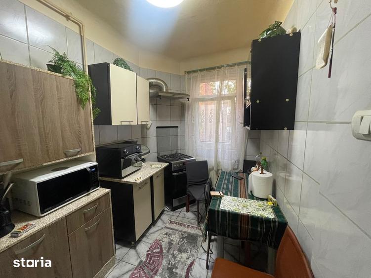 Apartament cu 4 camere semidecomandat, mobilat în Tineretului