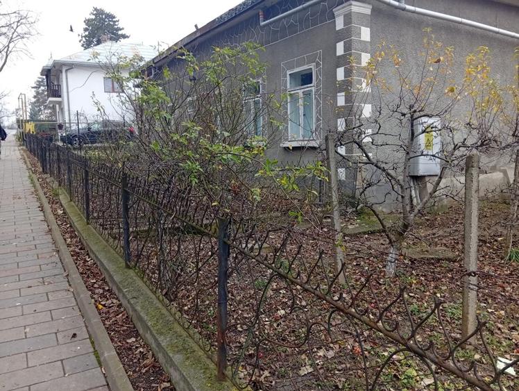 Casă individuală cu 5 camere cu Teren 1314 Mp în Central
