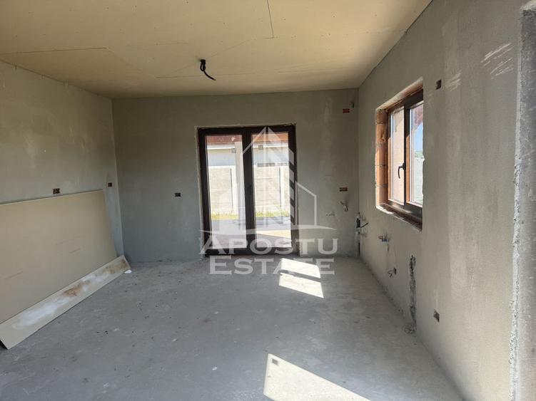 Casă cu 5 camere cu Teren 602 Mp în Ghiroda