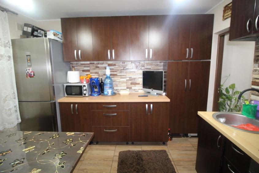 Casă individuală cu 3 camere cu Canalizare în Mehala