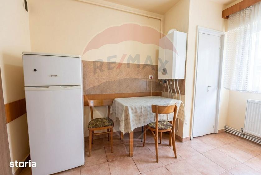 Apartament cu 3 camere decomandat în Central