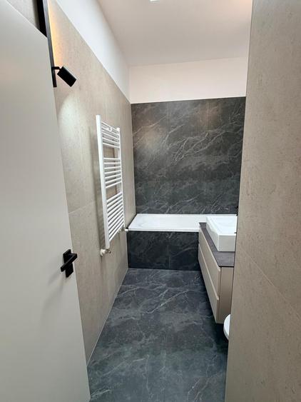 Casă cu 4 camere cu Canalizare în Vest