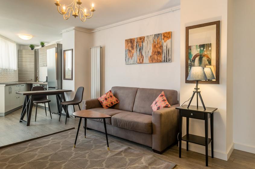 Apartament cu 2 camere semidecomandat, mobilat în Calea Victoriei