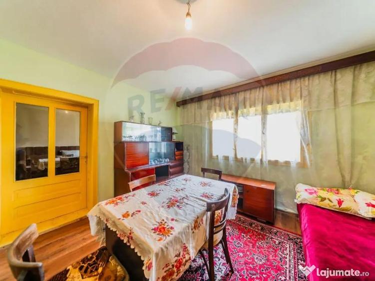 Casă cu 2 camere cu Teren 4500 Mp în Cărand