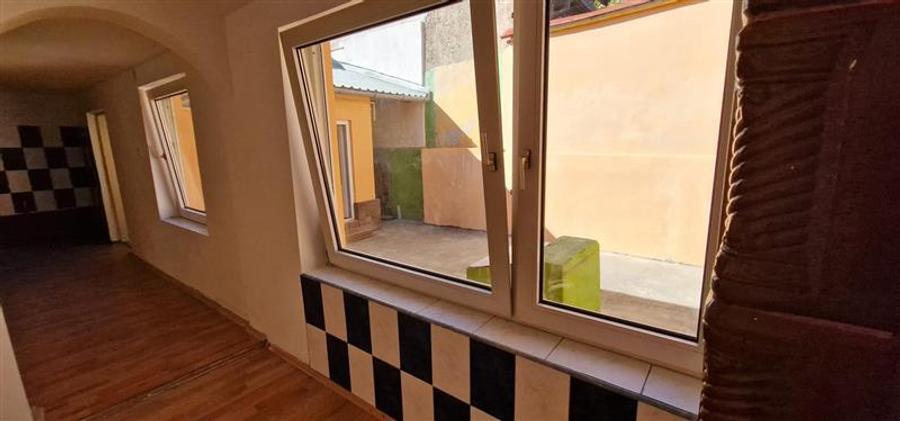 Casă individuală cu 4 camere cu Canalizare în Muncitoresc