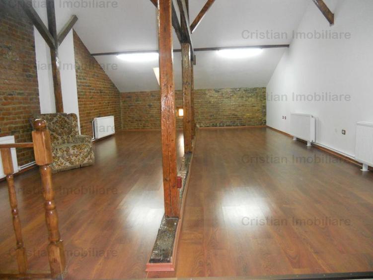 Casă cu 5 camere cu Teren 200 Mp în Central