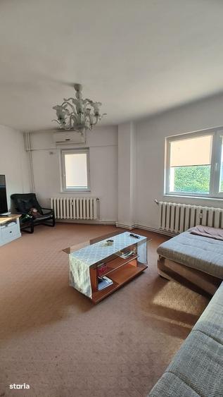 Apartament cu 4 camere în Central