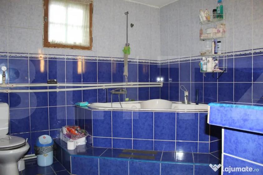 Casă cu 7 camere cu Teren 1580 Mp în Central
