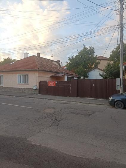 Casă individuală cu 2 camere cu Canalizare în Central