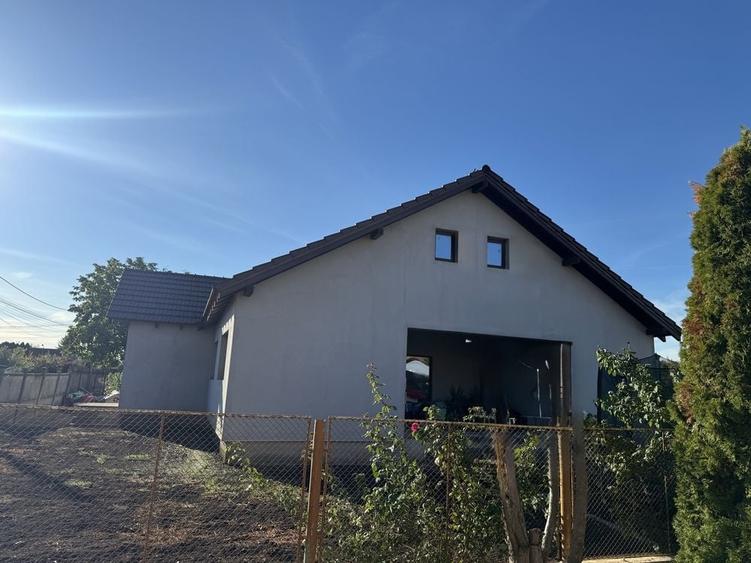 Casă cu 3 camere în Giroc