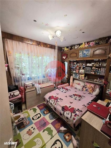 Apartament cu 3 camere decomandat în Est