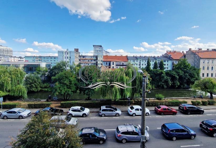 Apartament cu 2 camere decomandat în Central