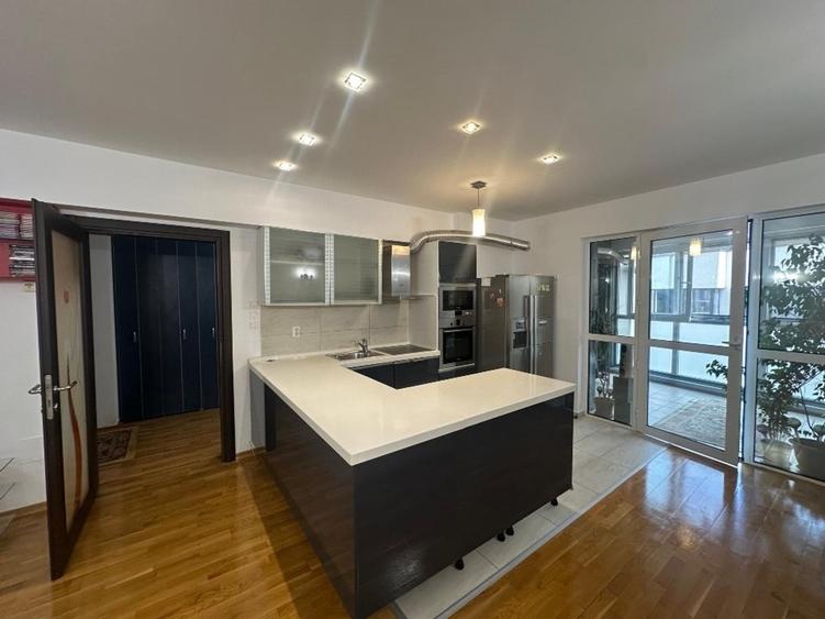 Apartament cu 4 camere decomandat, mobilat în Calea Călărașilor