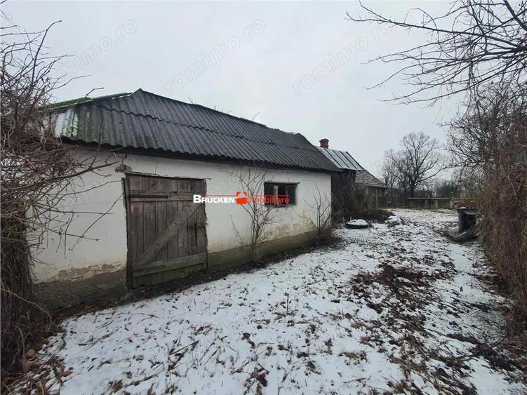 Casă cu Teren 9504 Mp în Poclușa de Barcău