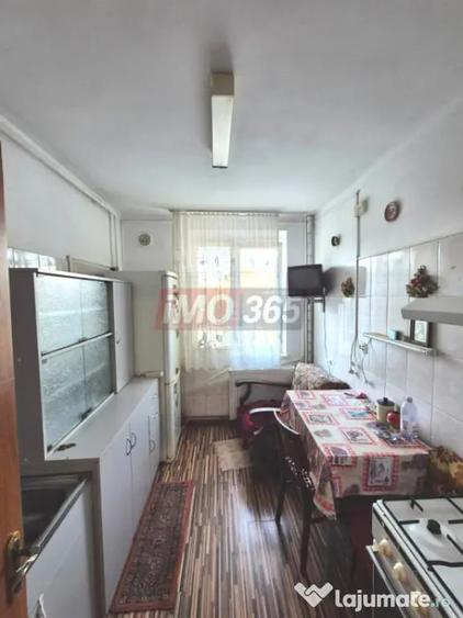 Apartament cu 2 camere semidecomandat în Craiovei
