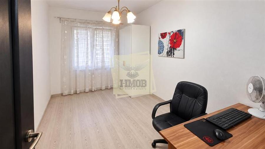Apartament cu 3 camere decomandat, mobilat în Central