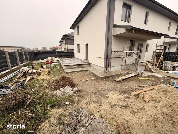 Casă cu 4 camere cu Teren 270 Mp în Glina