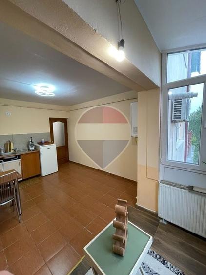 Apartament cu 2 camere semidecomandat, mobilat în Tătărași